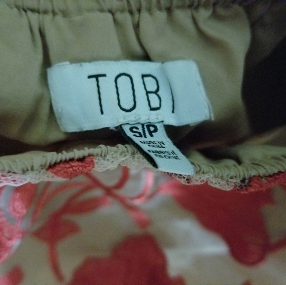 TOBI floral top - Picture 7 of 8